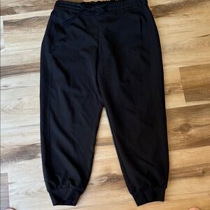 Black cropped / ankle pants
